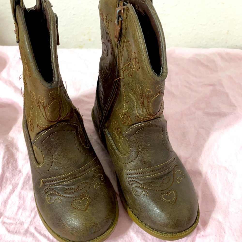 Brown Kids boots, boys or girls size 9 TODDLER